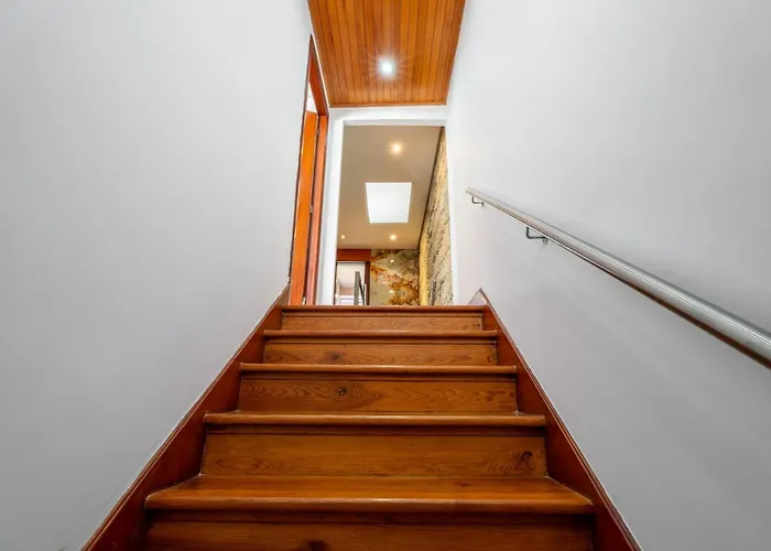 Host Wise - Charming Cozy Проживание в семье